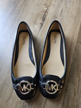 The Lillie Moccasins by Michael Kors Black Leather Flats Size 7